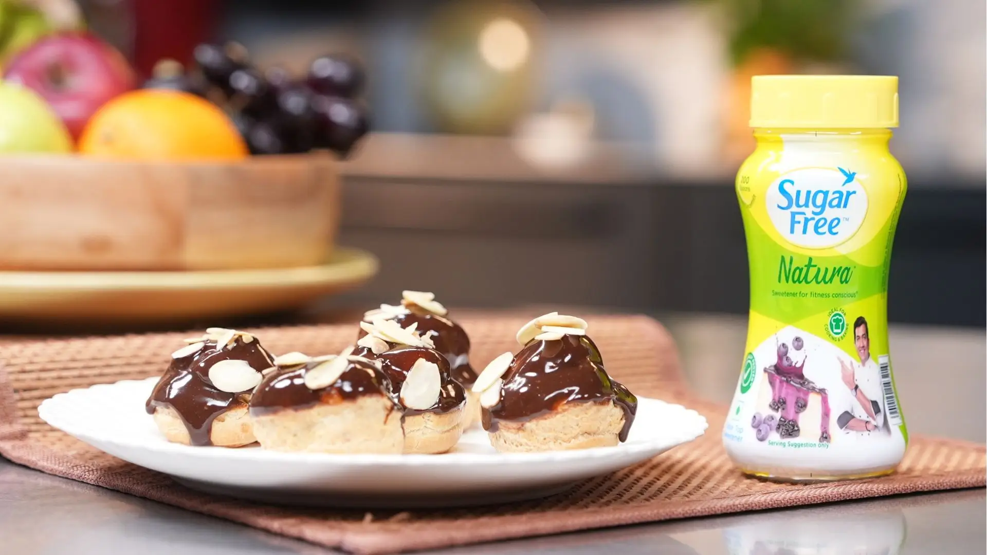 Éclair Rolls With Chocolate Cream made with Sugar Free Natura